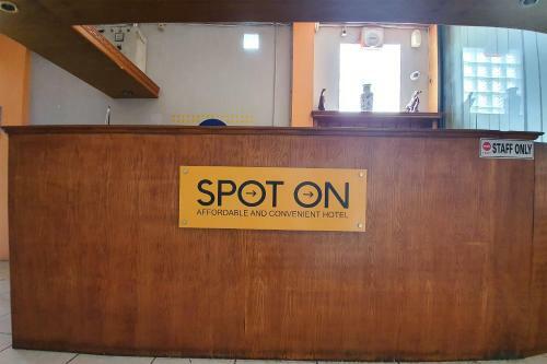 Spot On 2200 Hotel Gunung Sari