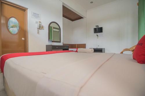 Hostal Reddoorz @ Jalan R.e. Martadinata Sukabumi