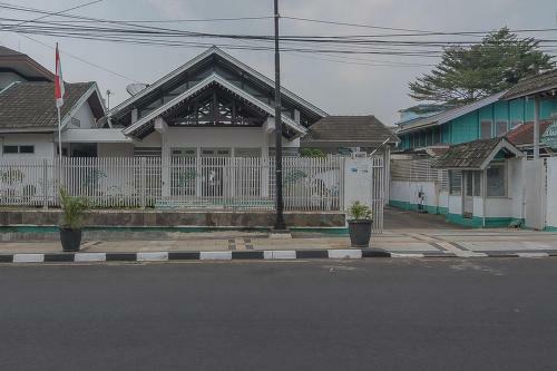 Hostal Reddoorz @ Jalan R.e. Martadinata Sukabumi