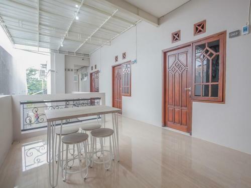 Hostal Reddoorz Near Ciputra Golf Surabaya