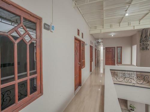 Hostal Reddoorz Near Ciputra Golf Surabaya