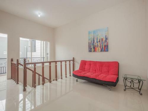 Hostal Reddoorz Near Ciputra Golf Surabaya