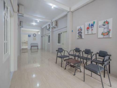 Hostal Reddoorz Near Ciputra Golf Surabaya