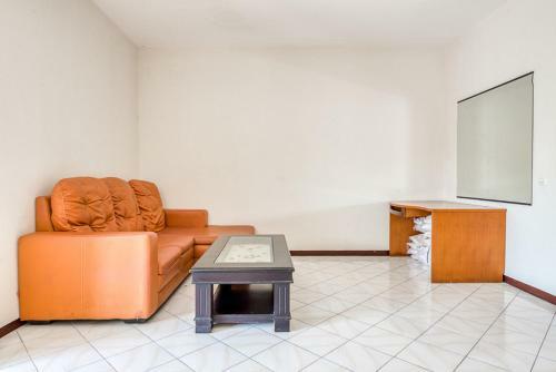 Hostal Reddoorz Near Untag Surabaya