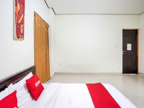 Hotel Oyo 3842 Eiffel Ketintang Unesa Syariah