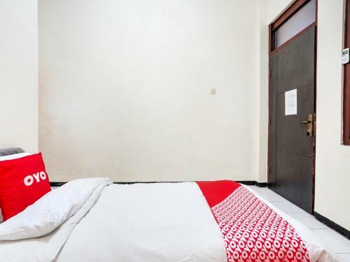 Hotel Oyo 3842 Eiffel Ketintang Unesa Syariah
