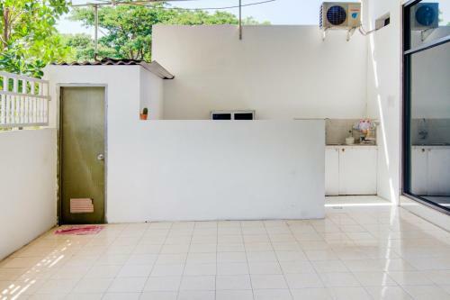 Hotel Oyo Life 89990 Kost Waterfront 75 Sub