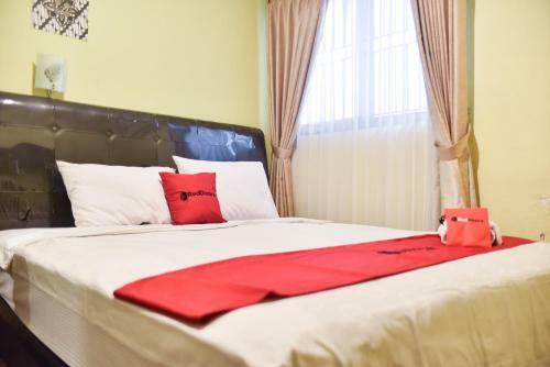 Hostal Reddoorz Near Surabaya Town Square