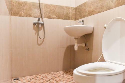 Hostal Reddoorz Near Surabaya Town Square