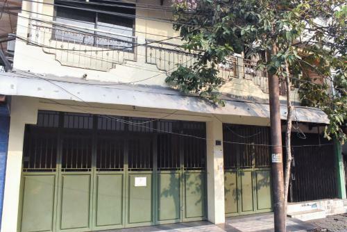Hostal Reddoorz Near Surabaya Town Square