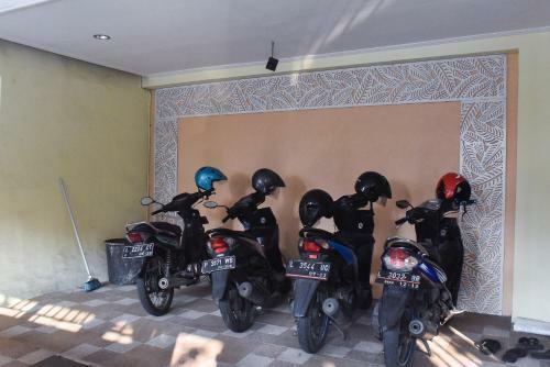 Hostal Reddoorz Near Surabaya Town Square