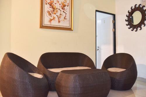 Hostal Reddoorz Near Surabaya Town Square