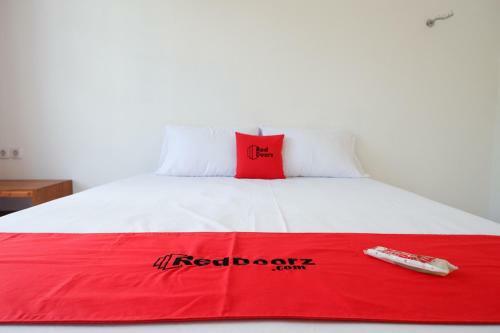Hotel Reddoorz Plus Near Ums Solo