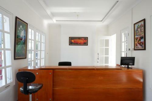 Hotel Reddoorz Plus Near Ums Solo