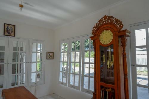 Hotel Reddoorz Plus Near Ums Solo