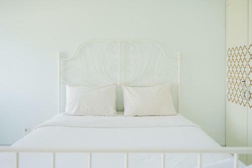 Comfy And Good Studio Apartment At Ayodhya Residences By Travelio