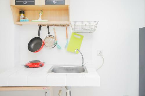 Comfort Studio Apartment M-town Residence By Travelio
