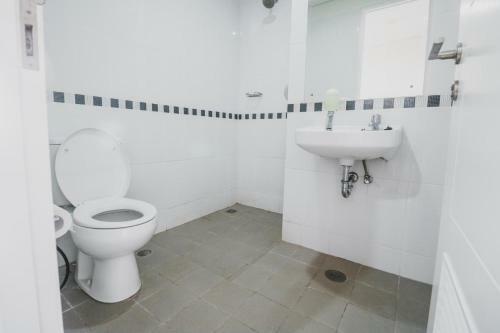 Reddoorz Apartment Near Summarecon Mall Serpong