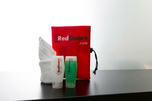 Reddoorz Apartment Near Summarecon Mall Serpong