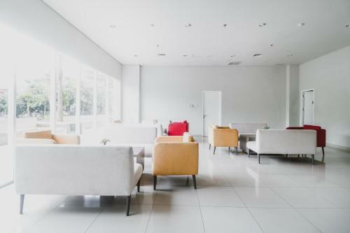 Reddoorz Apartment Near Summarecon Mall Serpong