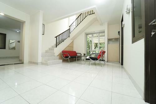 Hostal Koolkost Near Universitas Prasetiya Mulya