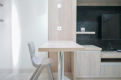 Comfy Studio At Trimezia Beverly Apartment By Travelio
