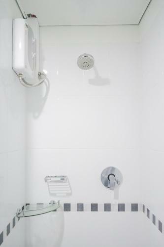 Comfy Studio At Trimezia Beverly Apartment By Travelio