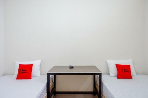 Hostal Reddoorz Near Pacific Mall Tegal 2