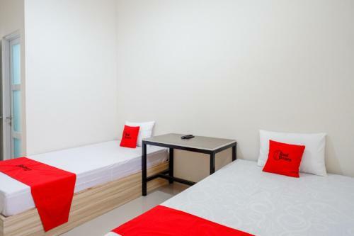 Hostal Reddoorz Near Pacific Mall Tegal 2