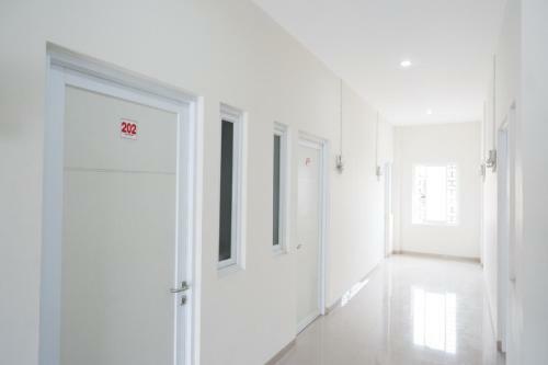 Hostal Reddoorz Near Pacific Mall Tegal 2