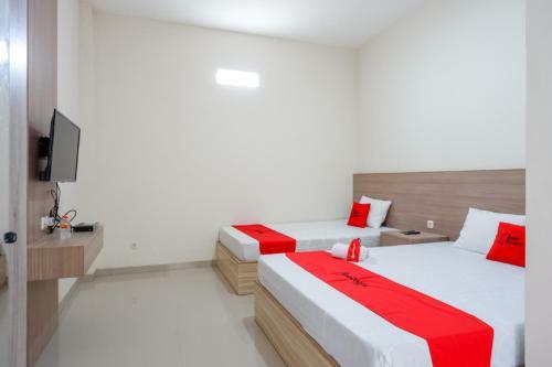 Hostal Reddoorz Near Pacific Mall Tegal 2