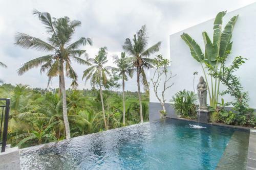 Villa Alam Surya, Mas