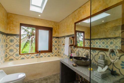 Villa Alam Surya, Mas