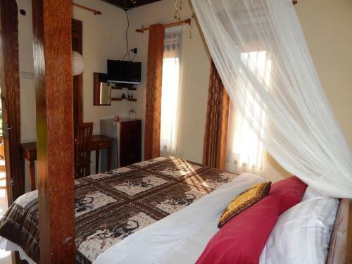 Family Villa Merapi View, Villa Poolside, All Inclusive & Car Driver