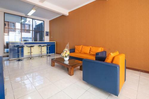 Hotel Oyo 2469 Sutomo Homestay