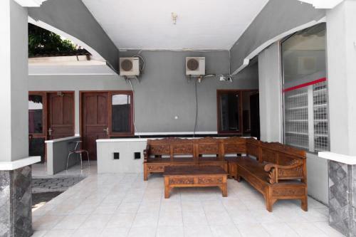 Hostal Reddoorz @ Raya Janti Yogyakarta