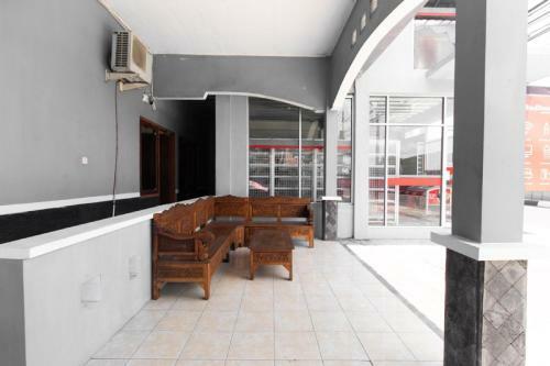 Hostal Reddoorz @ Raya Janti Yogyakarta