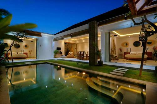Exclusive Villas Complex 7 Br Seminyak Center W Staff
