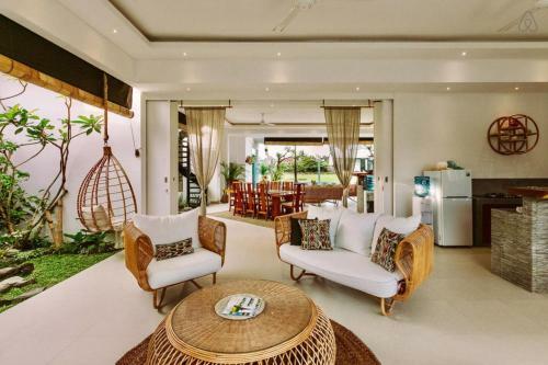 Exclusive Villas Complex 7 Br Seminyak Center W Staff
