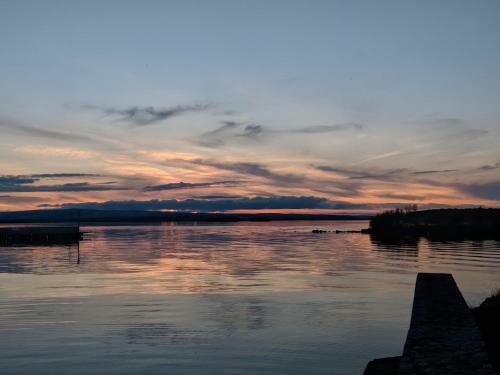 Hostal Lough Derg House & The Lake Cafe
