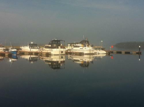 Hostal Lough Derg House & The Lake Cafe