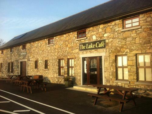 Hostal Lough Derg House & The Lake Cafe