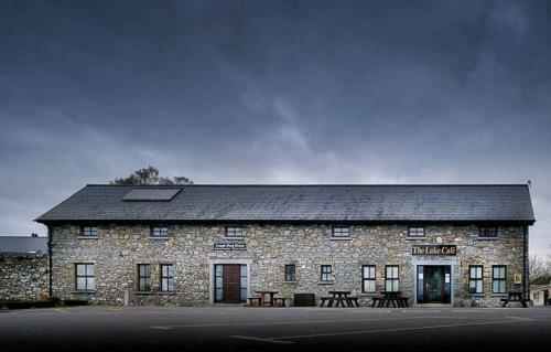 Hostal Lough Derg House & The Lake Cafe