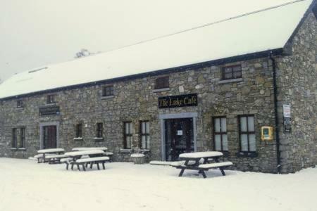 Hostal Lough Derg House & The Lake Cafe