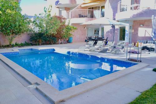 Amdar Residence Apartment - Private Pool, Sea View & Sauna