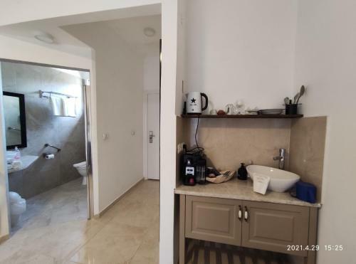 Hostal Mediterranean Inn ??? ??? ?????? ????? ?? ??????