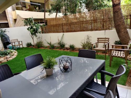 Gorgeous Private Garden Apartment With Pool And Gym