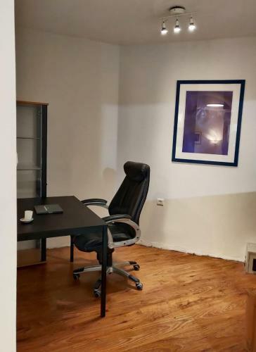 Gorgeous Private Garden Apartment With Pool And Gym