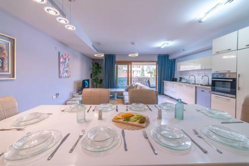 Art Apartment In King David Residence