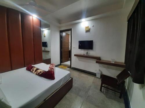 Hotel R. G Palace (Ram Ganga Palace)